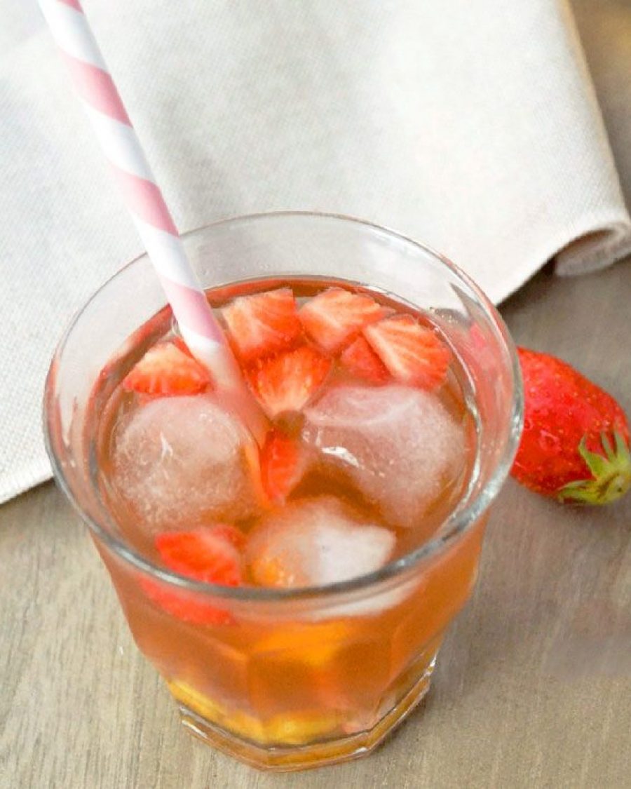 Strawberry Mango Iced Tea - #recipe by #eatwell101 - https://www.eatwell101.com/recipe-strawberry-mango-iced-tea