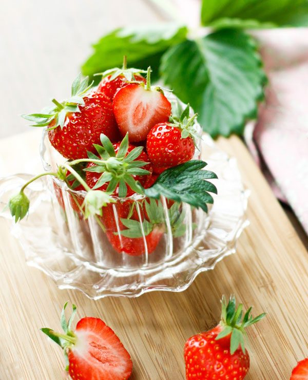 how to  hull strawberries
