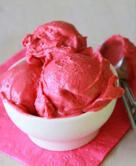 5-Minute Raspberry Frozen Yogurt