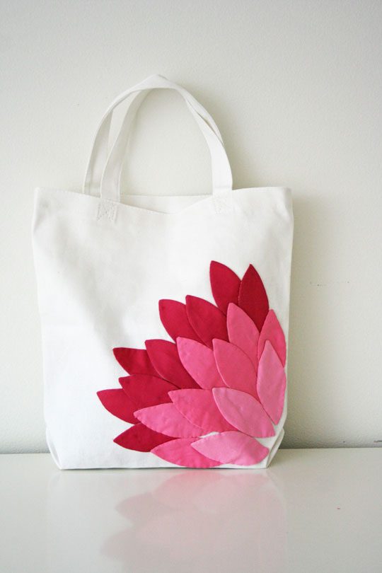 How to personalize a tote bag