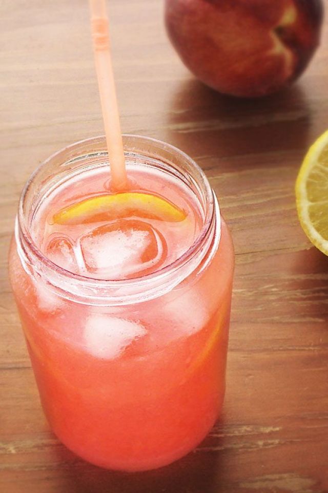 Fresh Peach Lemonade