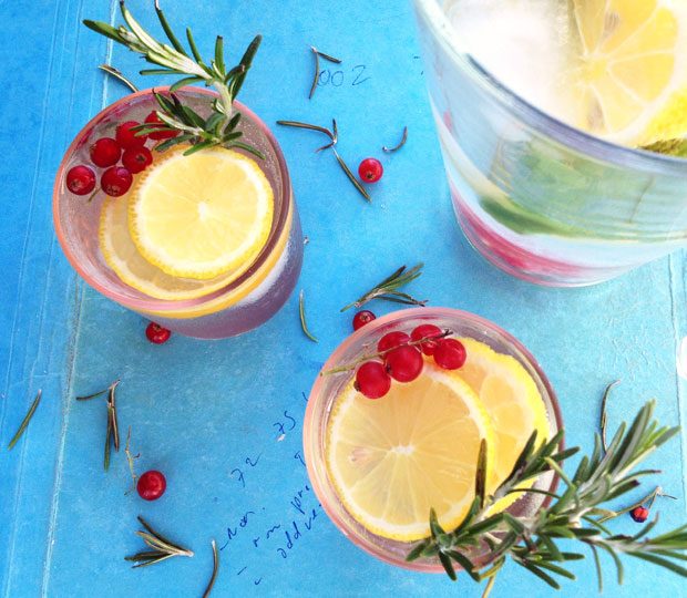 5-minute  refreshing Lemon Spritzer 
