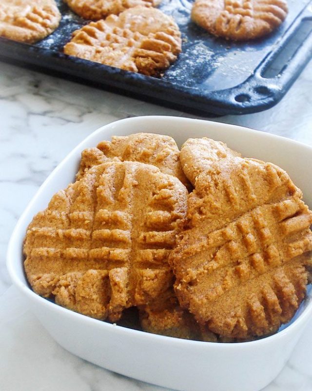 Peanut Butter Cookies - #recipe by #eatwell101 - https://www.eatwell101.com/speedy-peanut-butter-cookies-recipe