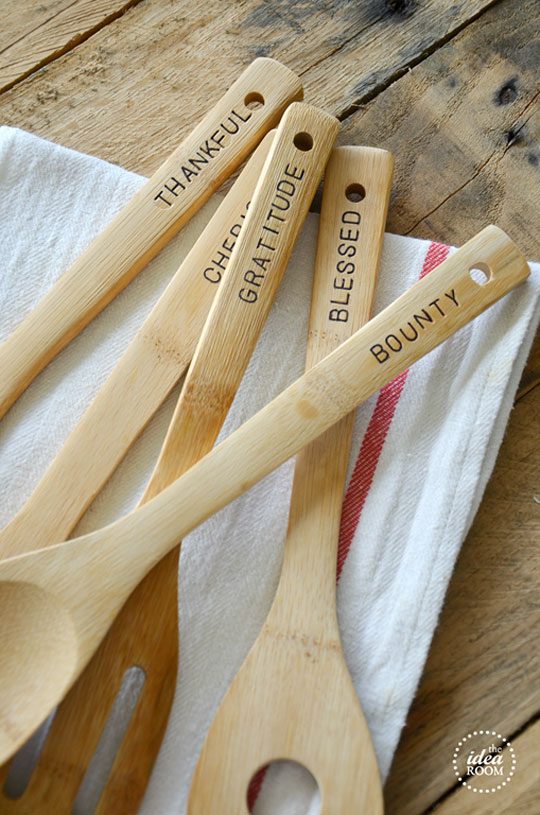 hand-stamped-wooden-utensils