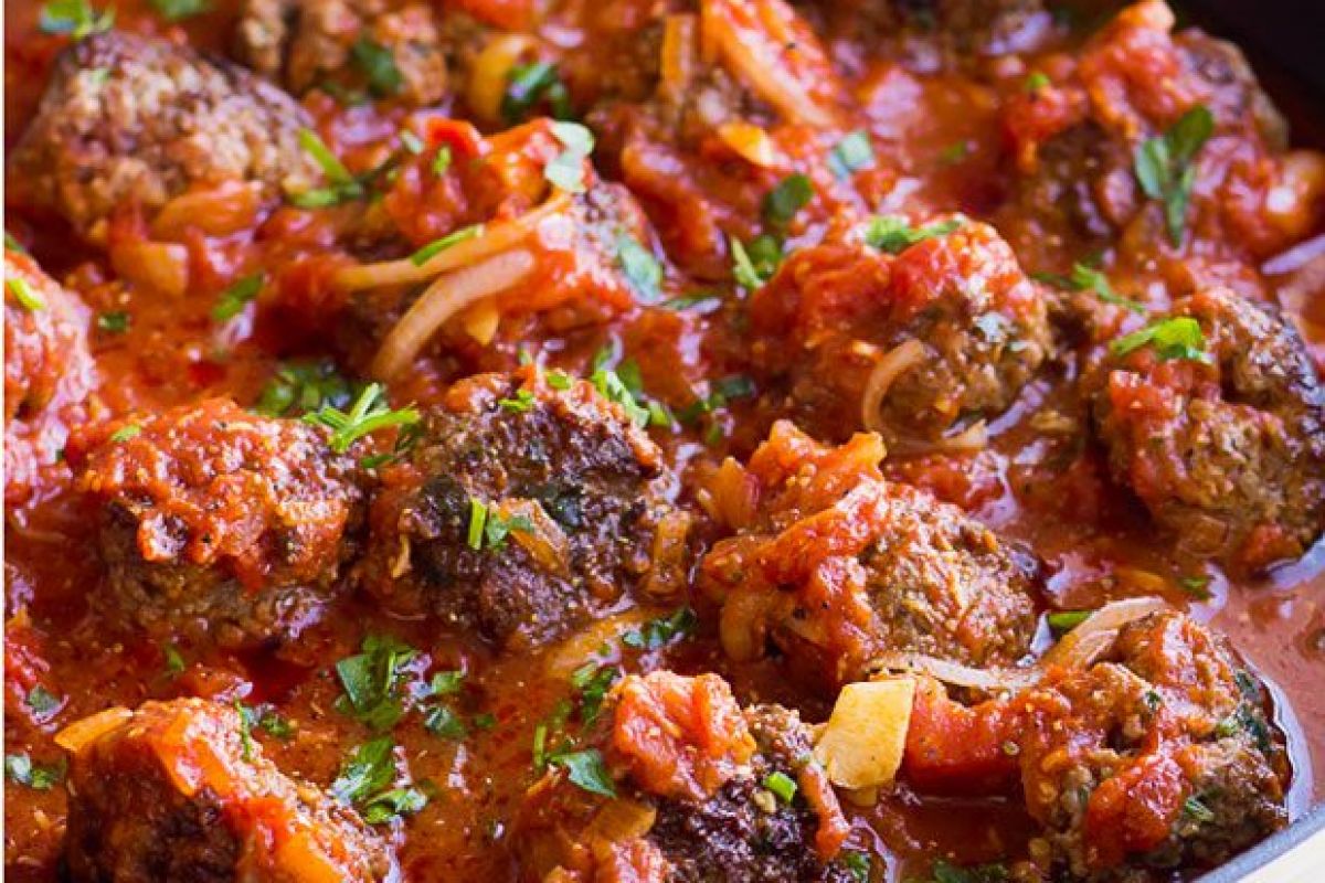 Turkey Meatballs with Spicy Tomato Sauce