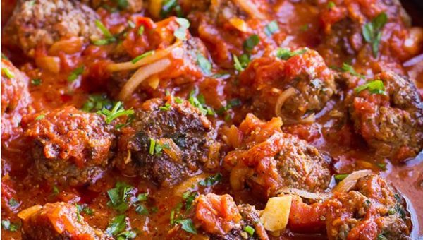 Turkey Meatballs with Spicy Tomato Sauce - #recipe by #eatwell101 - https://www.eatwell101.com/turkey-meatballs-recipe