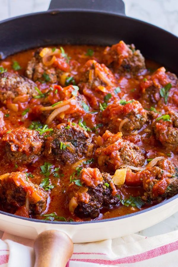 Turkey Meatballs with Spicy Tomato Sauce - #recipe by #eatwell101 - https://www.eatwell101.com/turkey-meatballs-recipe