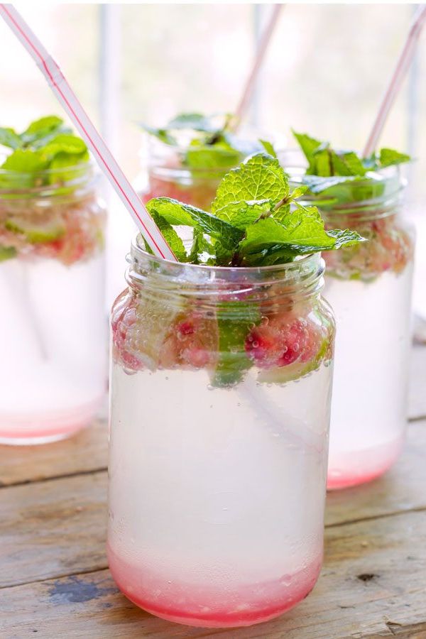 Pomegranate Mojito Recipe - #recipe by #eatwell101 - https://www.eatwell101.com/pomegranate-mojito-recipe