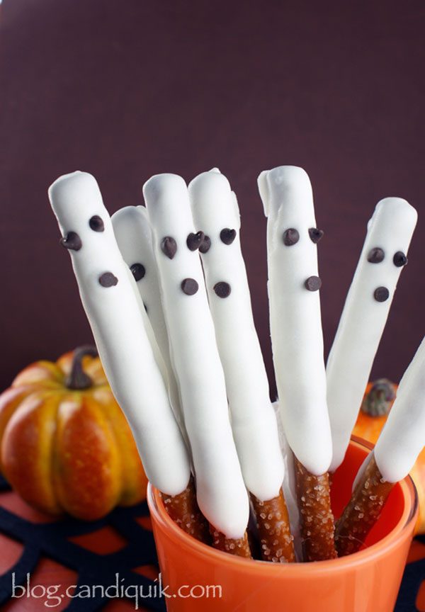 halloween pretzel ghosts