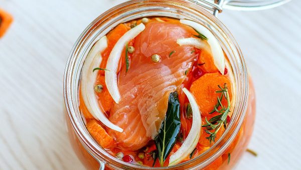 Marinated Smoked Salmon with Herbs & Carrot - #recipe by #eatwell101 - https://www.eatwell101.com/herbed-carrot-and-salmon-marinade-recipe