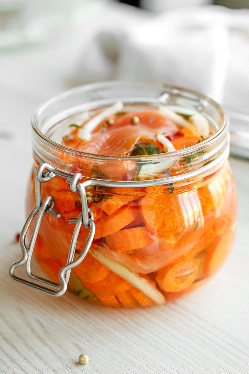 This simple and delicious marinade with aromatic herbs, carrot and onion develops salmon’s natural richness and smoky flavors.