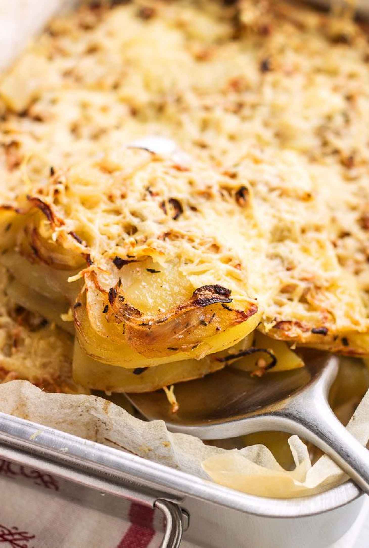 Onion Baked Potato Casserole - #recipe by #eatwell101 - https://www.eatwell101.com/potato-casserole-recipe