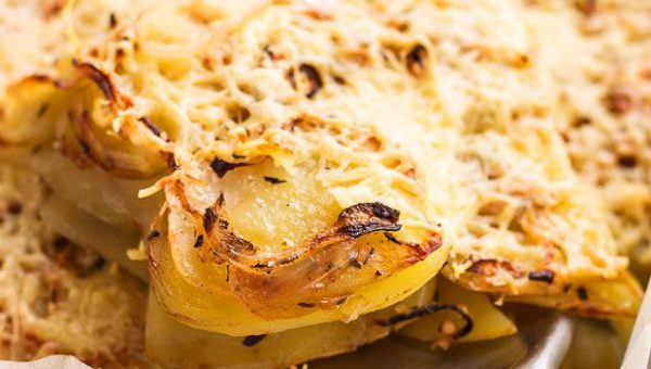 Onion Baked Potato Casserole - #recipe by #eatwell101 - https://www.eatwell101.com/potato-casserole-recipe