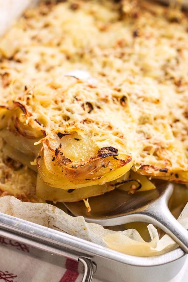 Onion Baked Potato Casserole - #recipe by #eatwell101 - https://www.eatwell101.com/potato-casserole-recipe