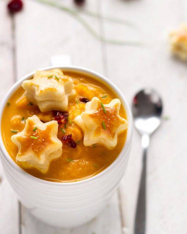 Sweet Potato and Carrot Soup - #recipe by #eatwell101 - https://www.eatwell101.com/sweet-potato-carrot-soup-recipe