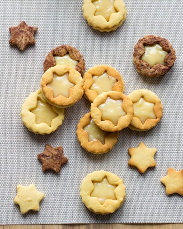Dulce de Leche Sandwich Cookies - #recipe by #eatwell101 - https://www.eatwell101.com/dulce-de-leche-sandwich-cookies-recipe