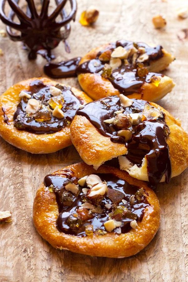 Mini Chocolate Pizzas Recipe - #recipe by #eatwell101 - https://www.eatwell101.com/mini-chocolate-hazelnut-pizzas-recipe