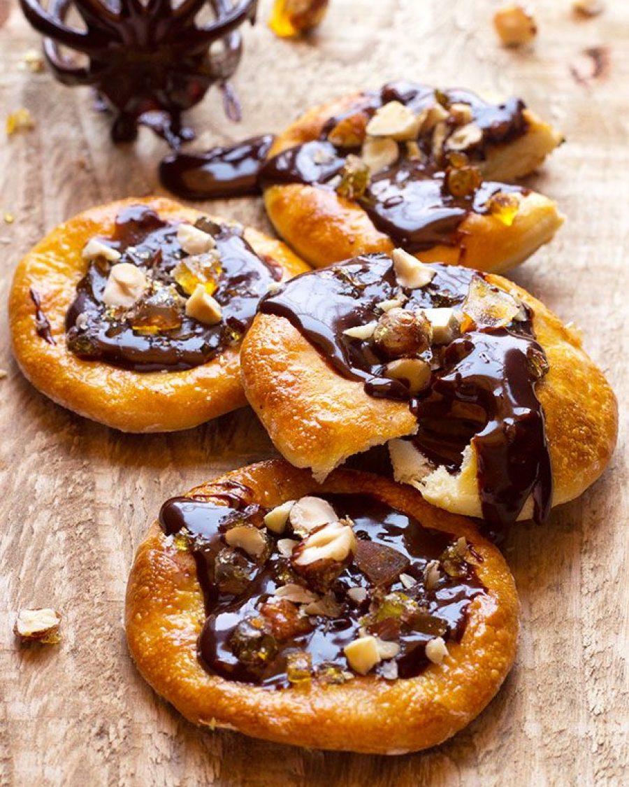 Mini Chocolate Pizzas Recipe - #recipe by #eatwell101 - https://www.eatwell101.com/mini-chocolate-hazelnut-pizzas-recipe