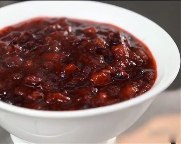 Video: How to Make a Sweet-and-Spicy Cranberry Sauce