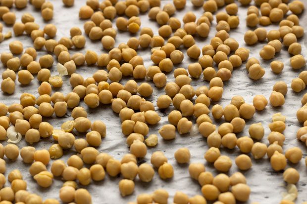 easy Spicy Roasted Chickpeas