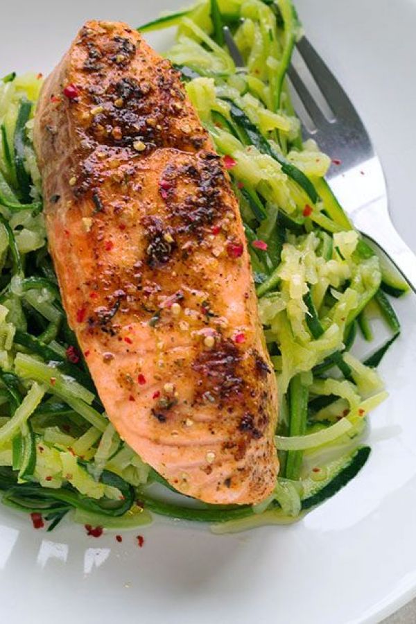Oven Roasted Salmon with Zucchini Noodles - #recipe by #eatwell101 - https://www.eatwell101.com/roasted-salmon-with-zucchini-recipe
