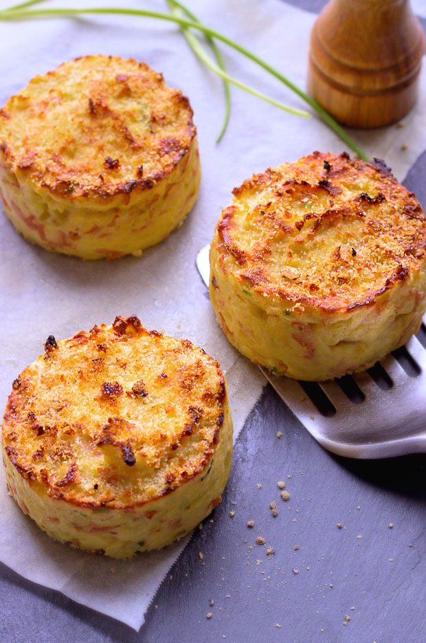 Oven Baked Mashed Potato Cakes Make a hit for dinner –They're incredibly easy to make. eatwell101.com