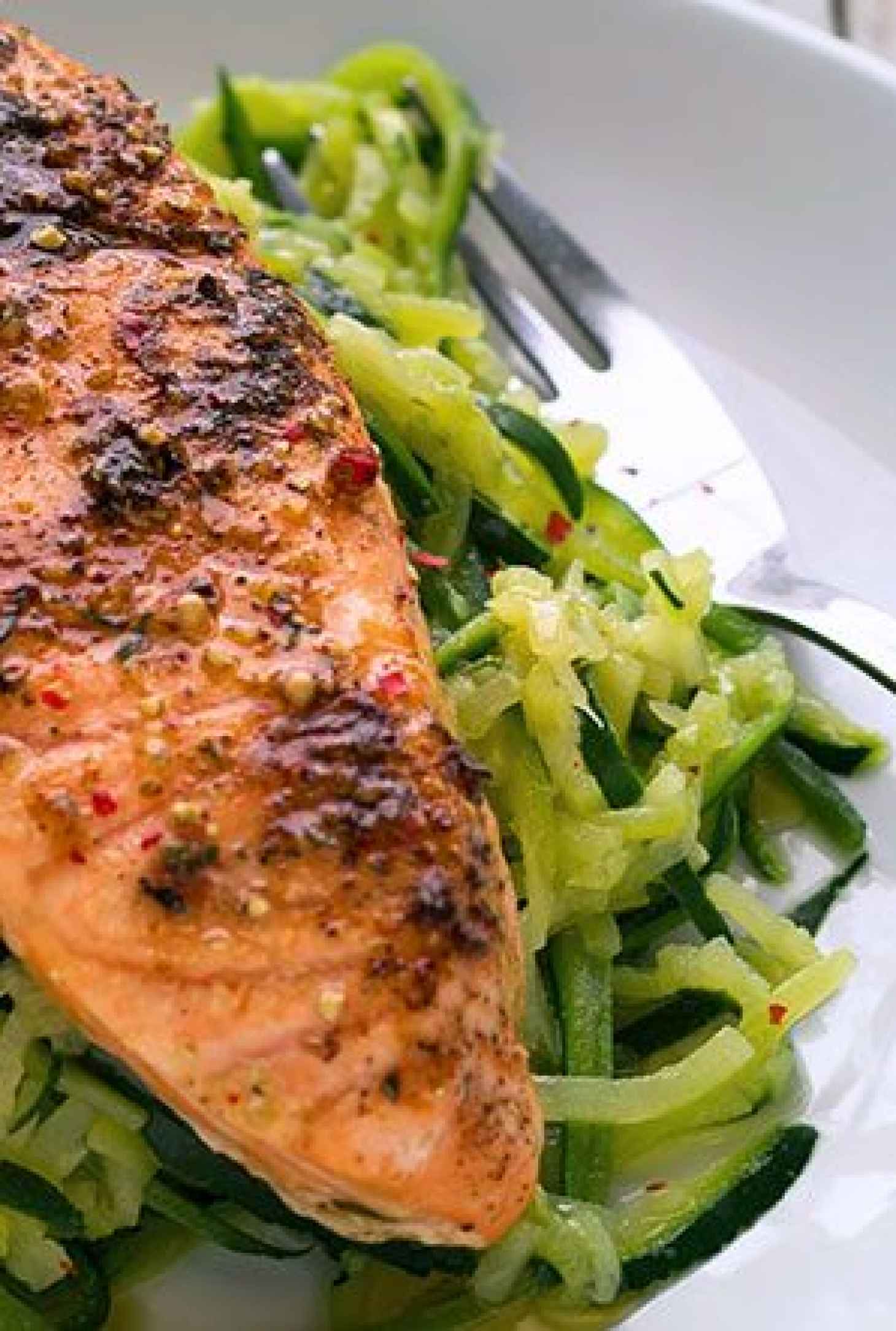 Oven Roasted Salmon with Zucchini Noodles - #recipe by #eatwell101 - https://www.eatwell101.com/roasted-salmon-with-zucchini-recipe