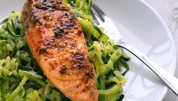 Oven Roasted Salmon with Zucchini Noodles - #recipe by #eatwell101 - https://www.eatwell101.com/roasted-salmon-with-zucchini-recipe