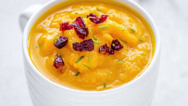Curried Cranberry Carrot Soup - #recipe by #eatwell101 - https://www.eatwell101.com/curried-cranberry-carrot-soup-recipe