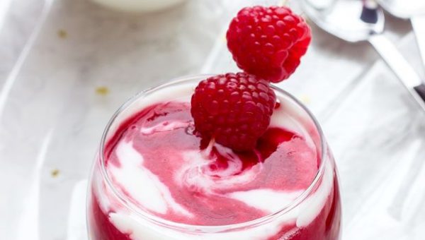 Raspberry Cottage Cheese Parfait - #recipe by #eatwell101 - https://www.eatwell101.com/raspberry-cottage-cheese-parfait-recipe