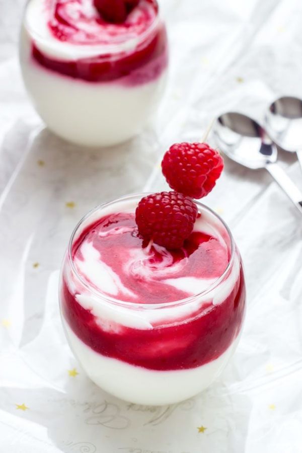Raspberry Cottage Cheese Parfait - #recipe by #eatwell101 - https://www.eatwell101.com/raspberry-cottage-cheese-parfait-recipe