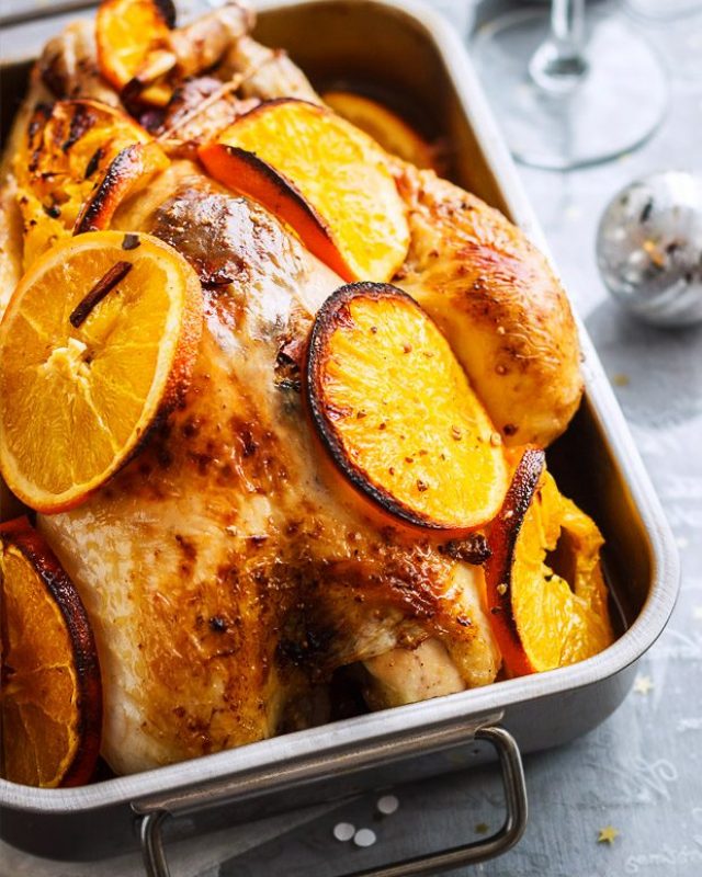 Spicy Roast Chicken For Holiday Dinners - #recipe by #eatwell101 - https://www.eatwell101.com/roast-chicken-recipe-with-orange-and-cinnamon