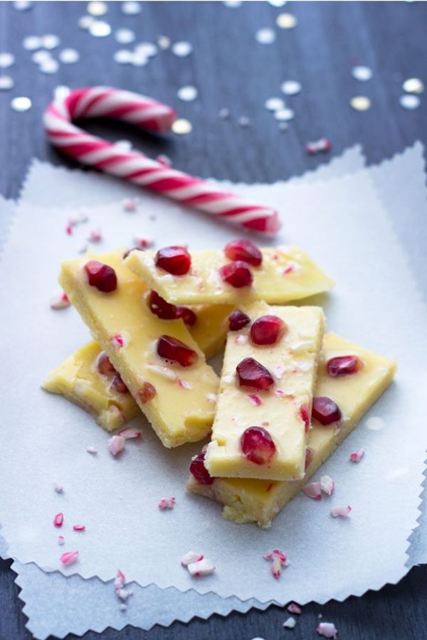 Chocolate Pomegranate Christmas Bites - #recipe by #eatwell101 - https://www.eatwell101.com/chocolate-pomegranate-christmas-bites-recipe