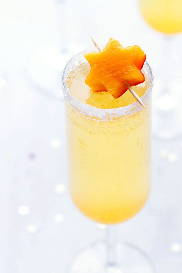 Holiday Drinks: Persimmon Champagne Cocktail - #recipe by #eatwell101 - https://www.eatwell101.com/champagne-persimmon-cocktail-recipe