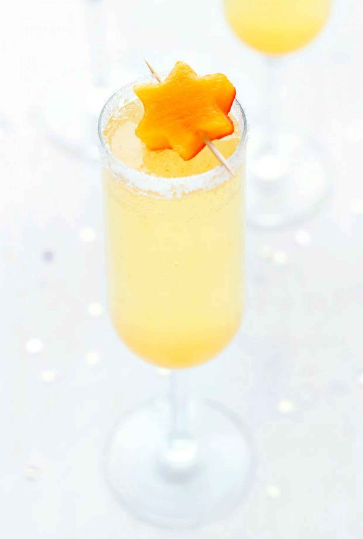 Holiday Drinks: Persimmon Champagne Cocktail - #recipe by #eatwell101 - https://www.eatwell101.com/champagne-persimmon-cocktail-recipe
