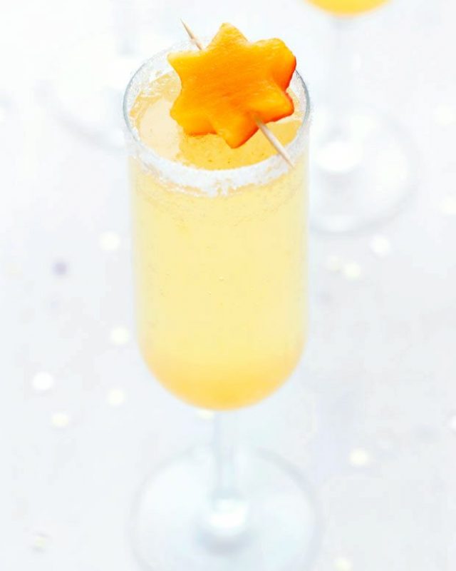 Holiday Drinks: Persimmon Champagne Cocktail - #recipe by #eatwell101 - https://www.eatwell101.com/champagne-persimmon-cocktail-recipe