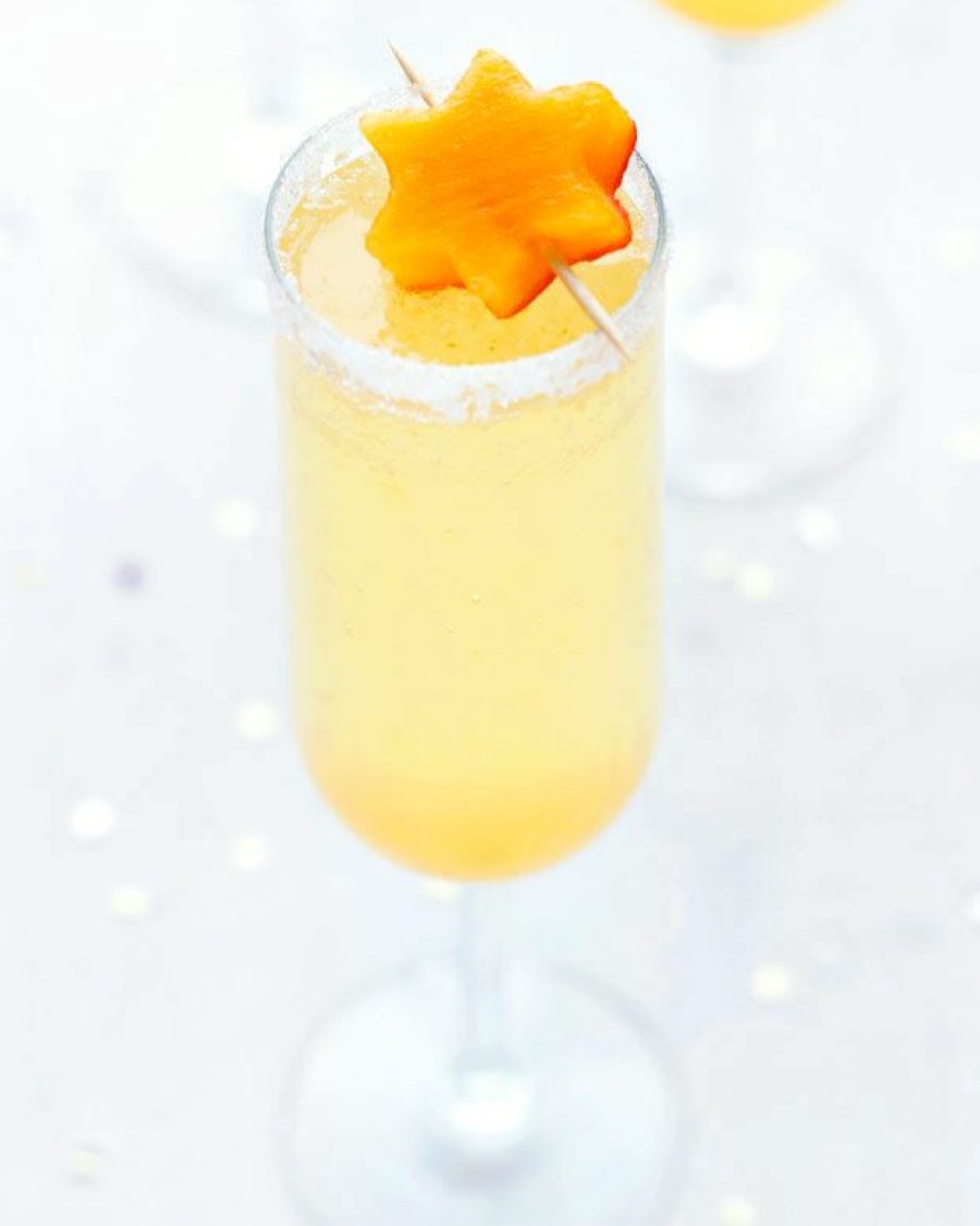 Holiday Drinks: Persimmon Champagne Cocktail - #recipe by #eatwell101 - https://www.eatwell101.com/champagne-persimmon-cocktail-recipe