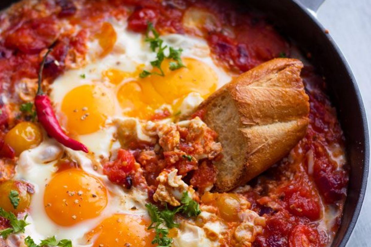 Eggs and Tomato Breakfast Skillet (Easy Holiday Breakfast)