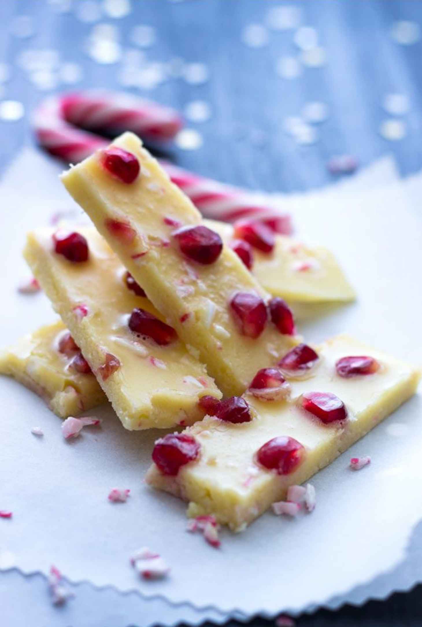 Chocolate Pomegranate Christmas Bites - #recipe by #eatwell101 - https://www.eatwell101.com/chocolate-pomegranate-christmas-bites-recipe
