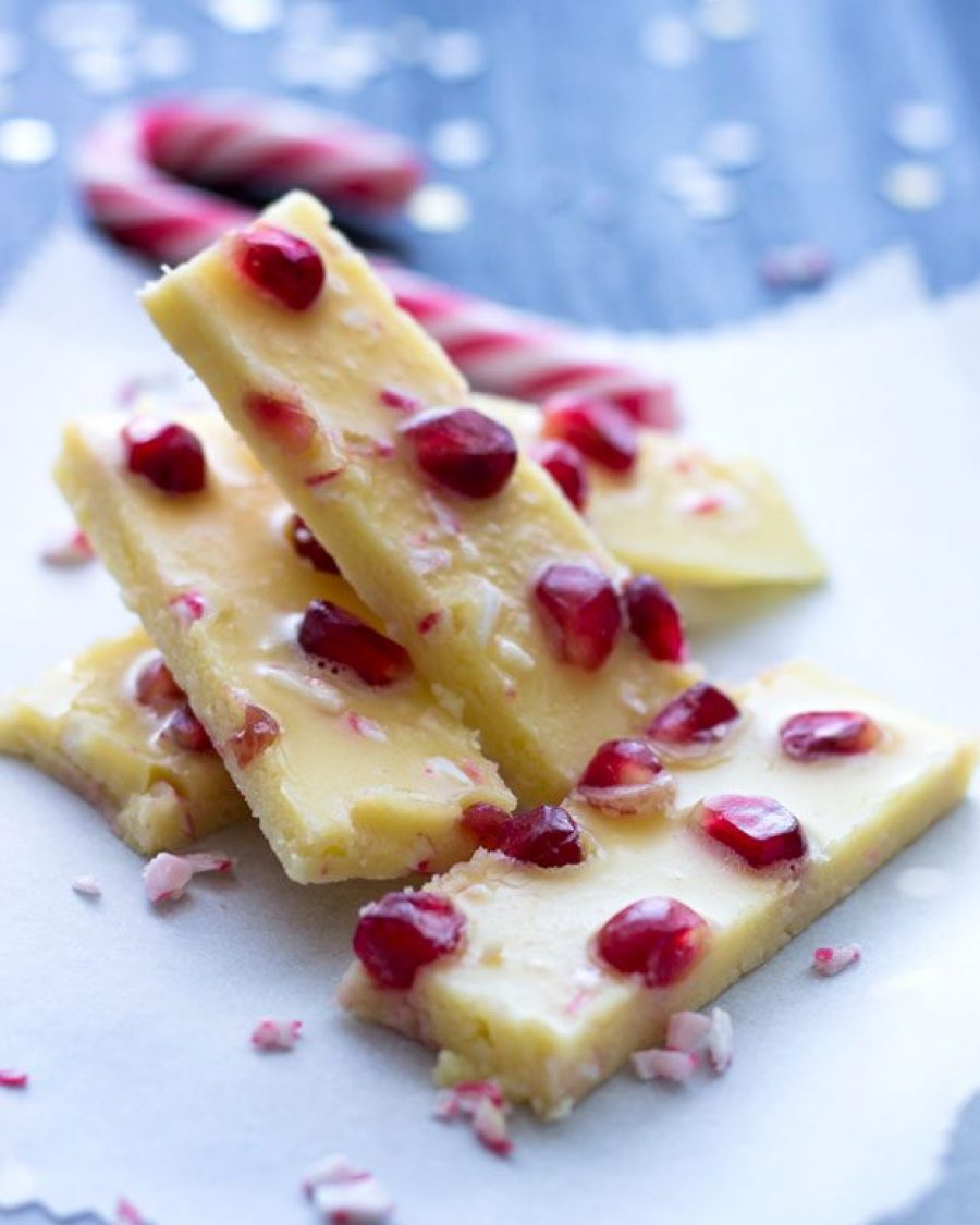 Chocolate Pomegranate Christmas Bites - #recipe by #eatwell101 - https://www.eatwell101.com/chocolate-pomegranate-christmas-bites-recipe