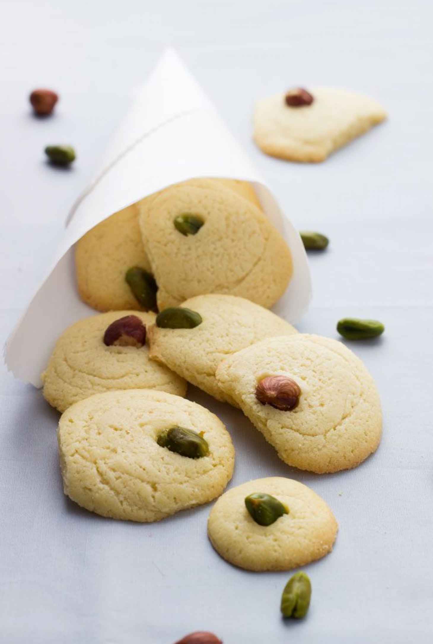 Sugar Cookies With Hazelnut & Pistachio - #recipe by #eatwell101 - https://www.eatwell101.com/sugar-cookies-recipe