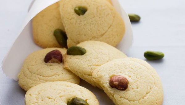 Sugar Cookies With Hazelnut & Pistachio - #recipe by #eatwell101 - https://www.eatwell101.com/sugar-cookies-recipe