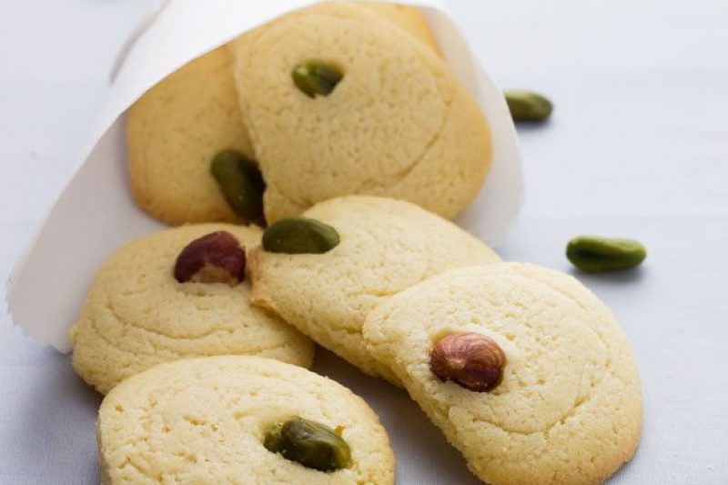 Sugar Cookies With Hazelnut & Pistachio - #recipe by #eatwell101 - https://www.eatwell101.com/sugar-cookies-recipe