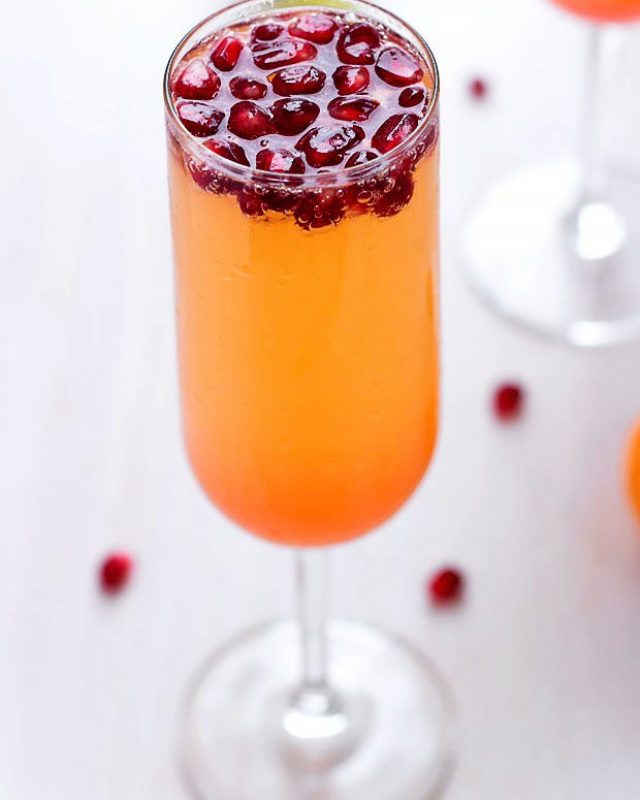 Tangerine Pomegranate Champagne Cocktail - #recipe by #eatwell101 - https://www.eatwell101.com/champagne-cocktail-recipe