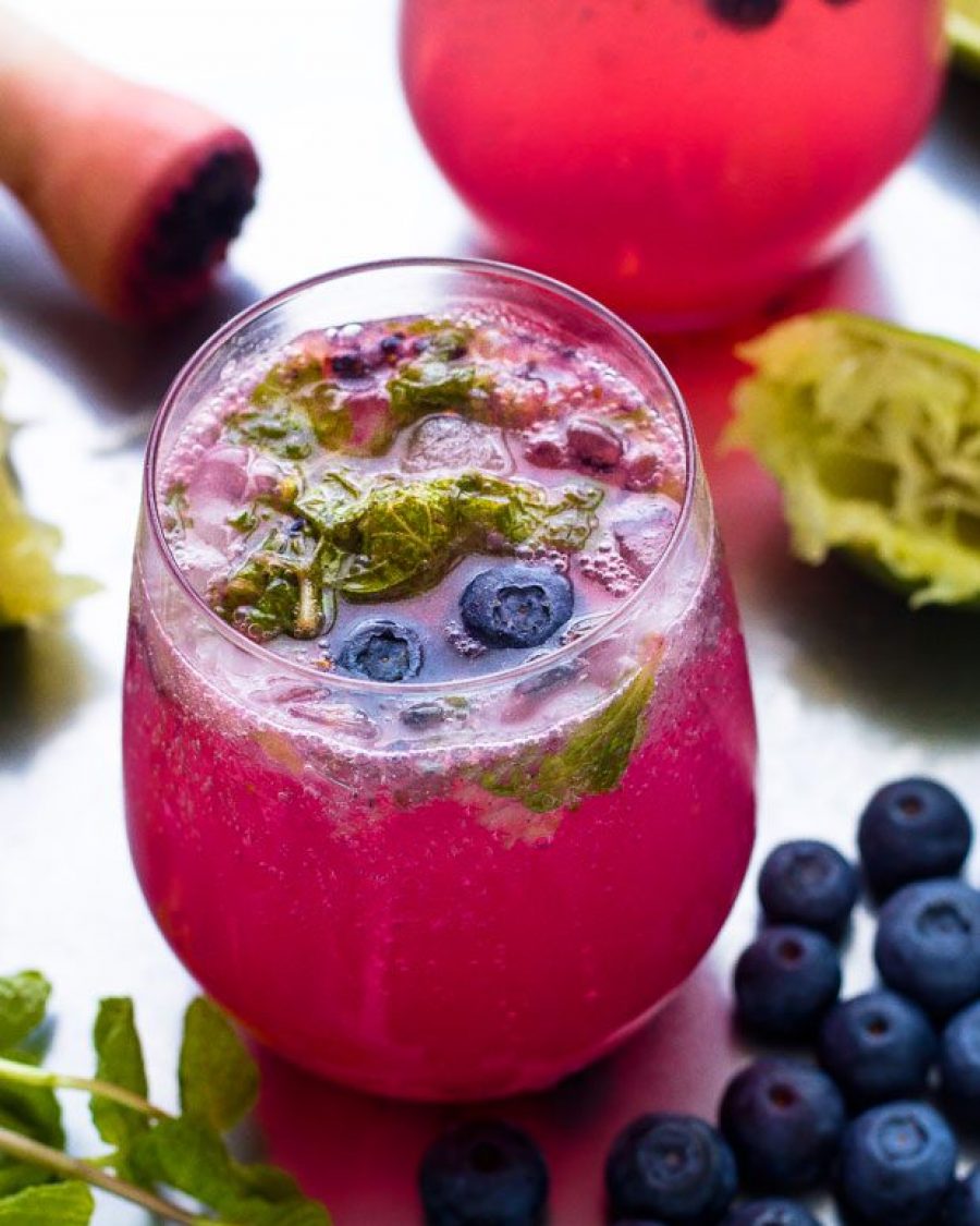 The Juiciest Blueberry Mojito - #recipe by #eatwell101 - https://www.eatwell101.com/blueberry-mojito-recipe