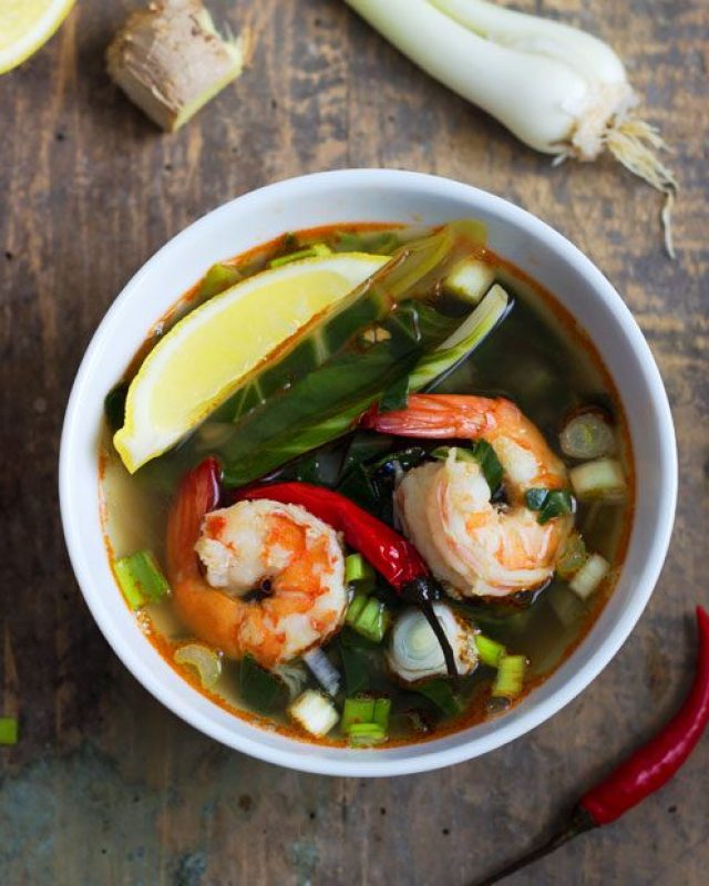 Bok Choy Cabbage Shrimp Soup - #recipe by #eatwell101 - https://www.eatwell101.com/quick-healthy-shrimp-soup-recipe