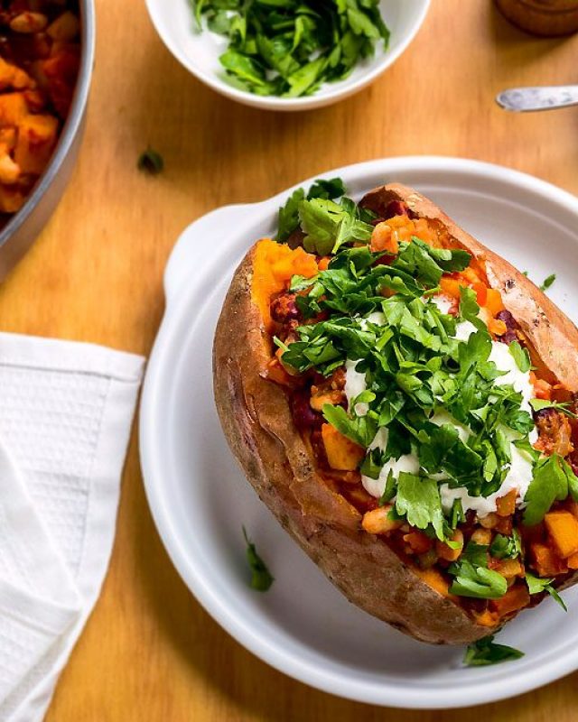 Stuffed Sweet Potato With Vegetable Chili - #recipe by #eatwell101 - https://www.eatwell101.com/stuffed-sweet-potato-with-vegetable-chili