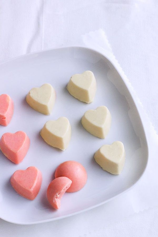 Valentine’s Day Ginger Chocolate Bites - #recipe by #eatwell101 - https://www.eatwell101.com/valentines-day-white-chocolate-bites-recipe