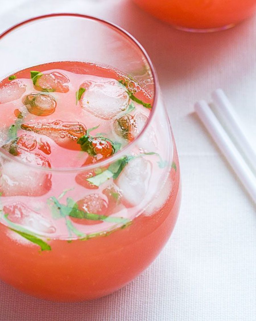 Grapefruit Basil Cocktail - #recipe by #eatwell101 - https://www.eatwell101.com/grapefruit-basil-cocktail-recipe