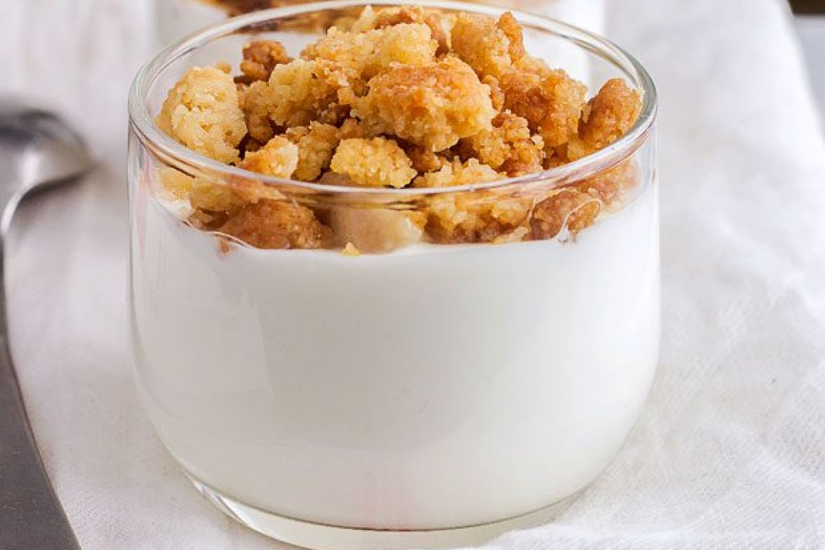 Crumble Yogurt Parfait Recipe